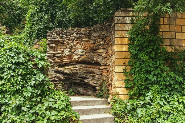 Taş duvar