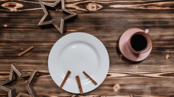 Haciendo el desayuno de la mañana con café cruasán y canela — Vídeos de Stock