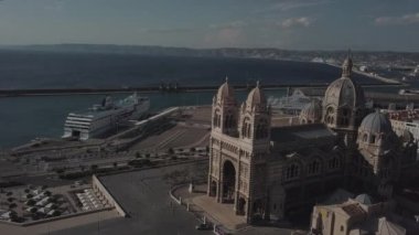 Saint Marie Katedrali 'nin bir sonraki körfezi Marsilya' nın dönüm noktası. Büyük Ekim 2019.