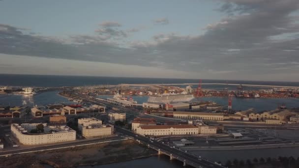 Vista superior do transatlântico no porto Outubro 2019 — Vídeo de Stock