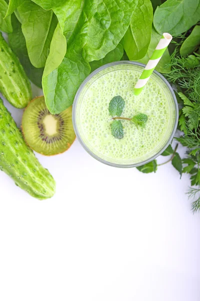 Vidrio con batido de verduras —  Fotos de Stock