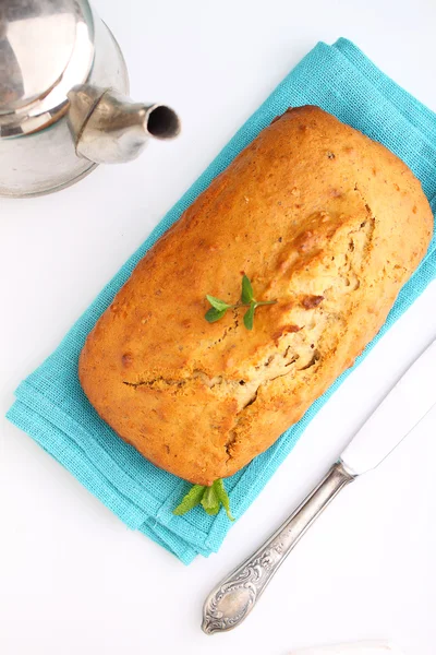 Banana bread with tea kettle — Stock Photo, Image