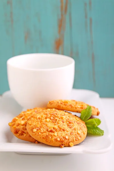 Домашнее печенье с орехами и карамелью — стоковое фото