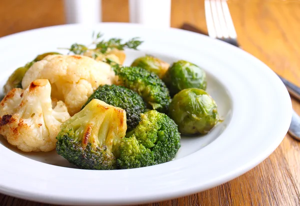 Baked cauliflowers, broccoli and Brussels sprouts — Stock Photo, Image