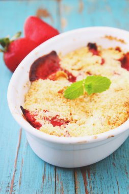 Çilek beyaz plaka ile harap