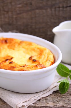 Süzme peynir güveci.