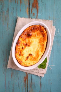 Süzme peynir güveci.