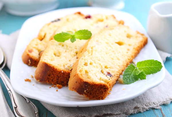 Morceaux de gâteau aux raisins secs — Photo