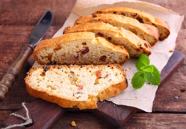 Pieces of cake with raisins — Stock Photo, Image