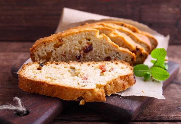 Morceaux de gâteau aux raisins secs — Photo