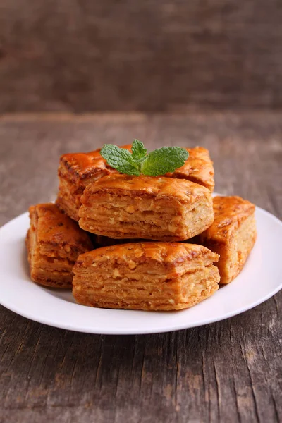 Baklava Traditional Turkish Dessert Crispy Baklava White Plate Old Wooden — Stock Photo, Image