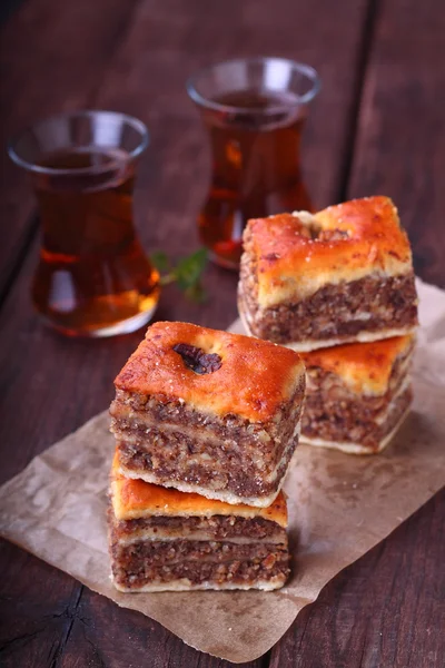 Baklava with nuts, tea in Turkish — Stock Photo, Image