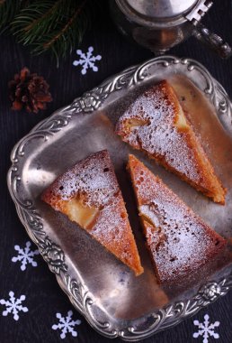 Bal gingerbread elma ve ceviz ile