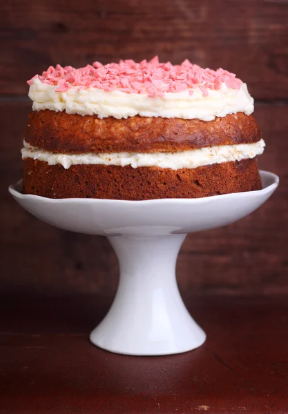 Torta alla banana con noci e panna — Foto Stock