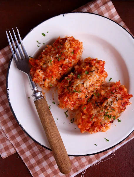 Domates sosu ile tembel lahana rulo