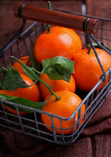 Tangerines with leaves — Stock Photo, Image