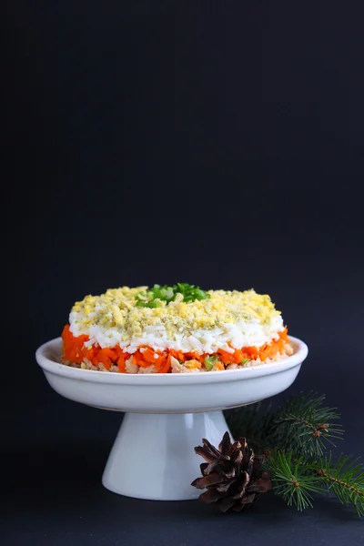 Salade Mimosa met takje van fir tree — Stockfoto