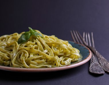 Fesleğenli pesto makarna