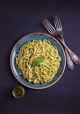 Fesleğenli pesto makarna