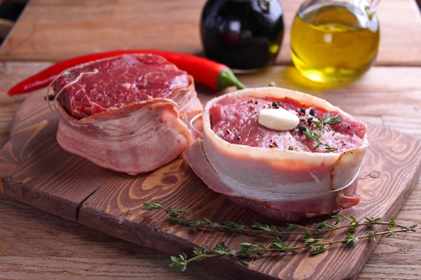 Yemek pişirmek için çiğ et