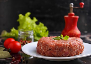 Baharat ile çiğ kıyma