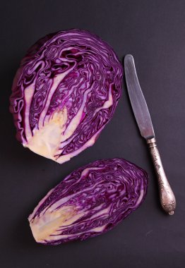 yarıya kırmızı lahana