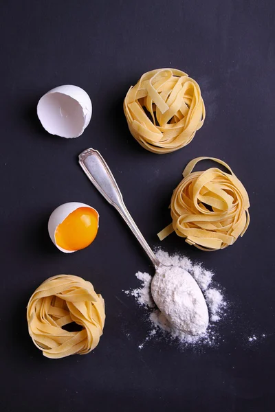 Nidos de tagliatelle de pasta italiana — Foto de Stock