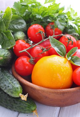 Sarı ve kırmızı domatesler