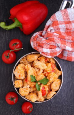 Lezzetli tavuk paprikash