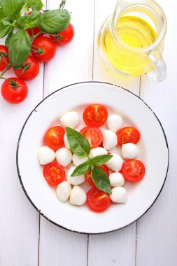 İtalyan Caprese salatası