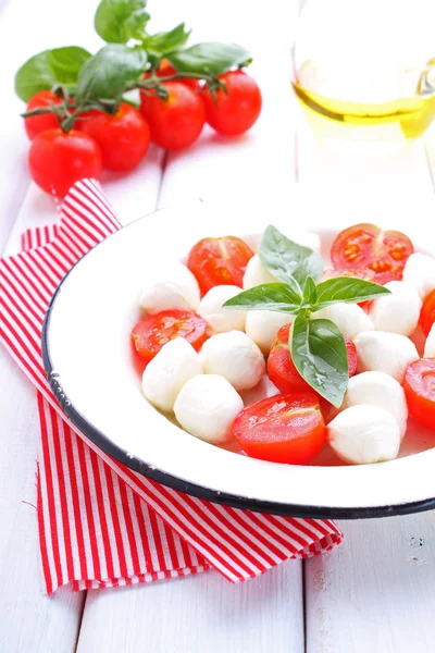 İtalyan Caprese salatası