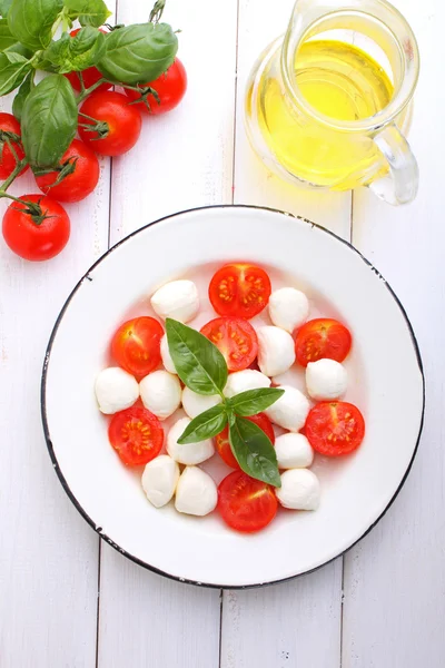İtalyan Caprese salatası