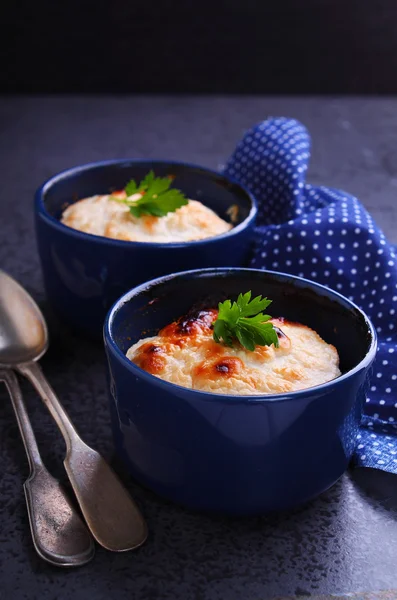 Caçarola com creme e queijo — Fotografia de Stock