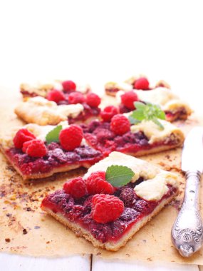 taze ahududu ile tart
