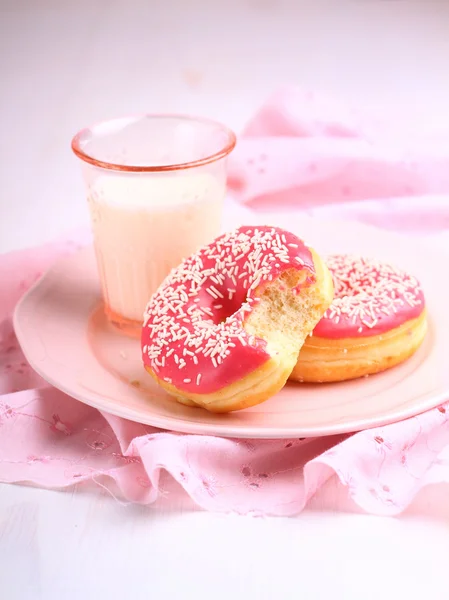 Donuts with pink icing — Stock Photo, Image