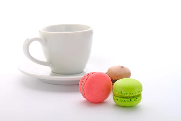 Xícara de chá e macaroons — Fotografia de Stock