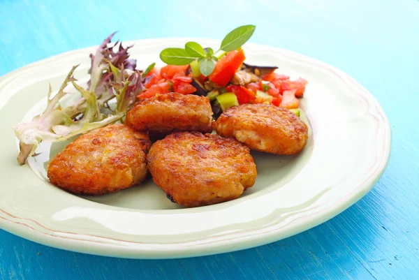 Cutlets 아침에 야채와 함께 — 스톡 사진