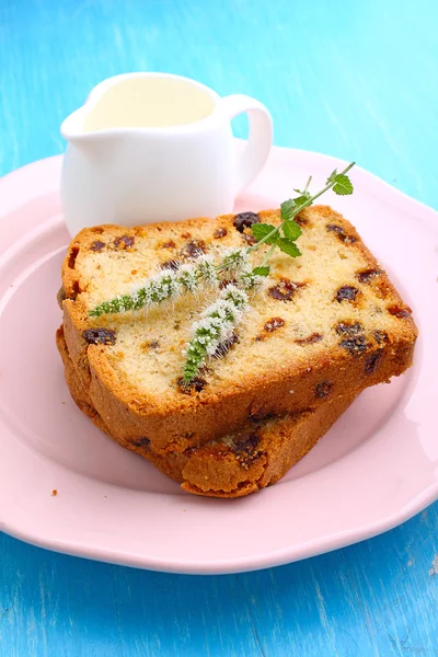 Homemade cake with raisins — Stock Photo, Image