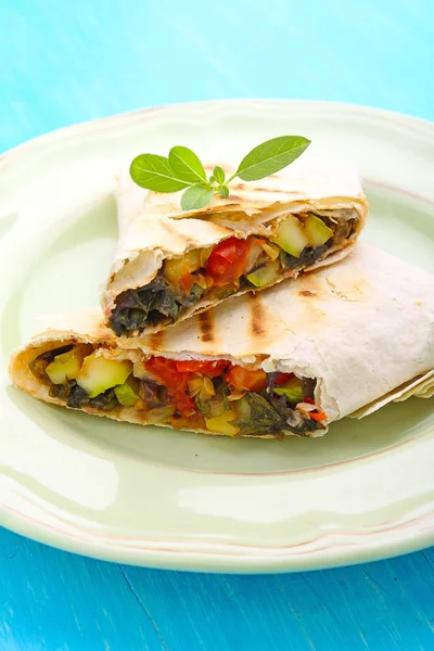 Burrito with grilled vegetables and sauce with cheese — Stock Photo, Image