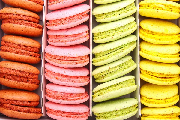 Çok renkli lezzetli macaroons — Stok fotoğraf