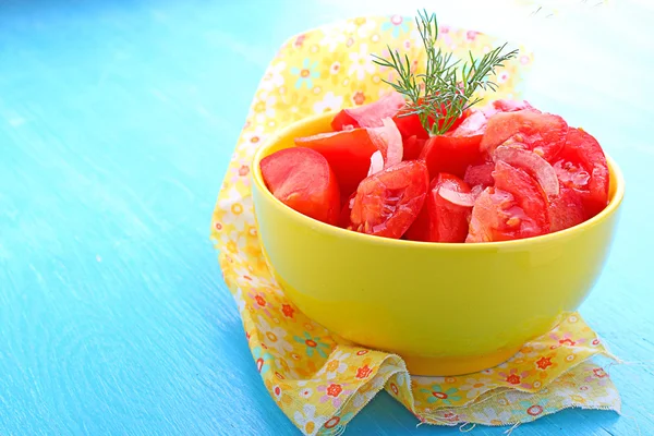 Salat aus Tomaten und Zwiebeln, — Stockfoto