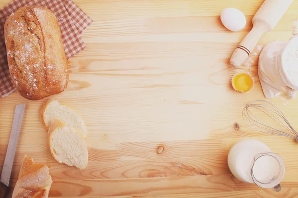 Ingredienti da forno: farina, latte, uova. Pane . — Foto Stock