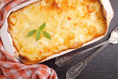 Sütlü patates graten