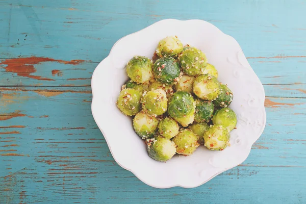 Bowl of brussels sprouts — Stock Photo, Image
