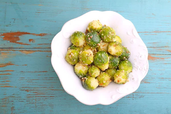 Bowl of brussels sprouts — Stock Photo, Image