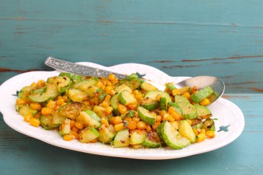 garnitür, Mısır ve peynirli kabak