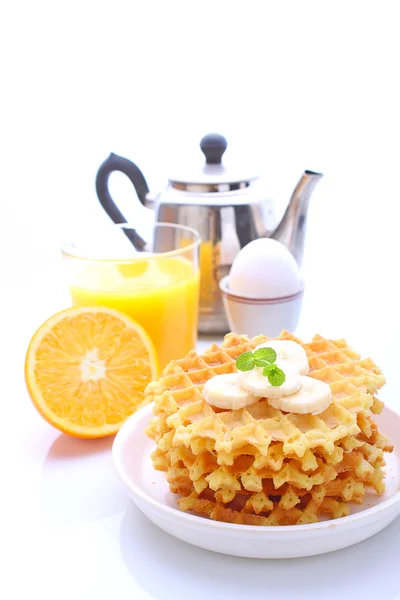 Weekend ontbijt: wafels met banaan — Stockfoto