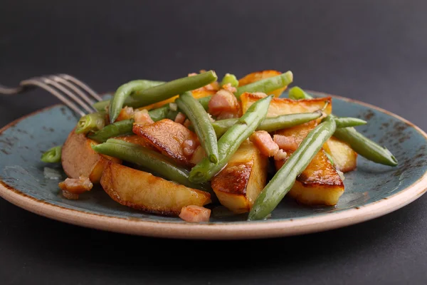 Fried potatoes with green beans — Stock Photo, Image