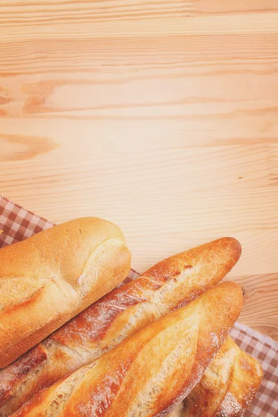 Taze pişmiş baget ve ekmek — Stok fotoğraf