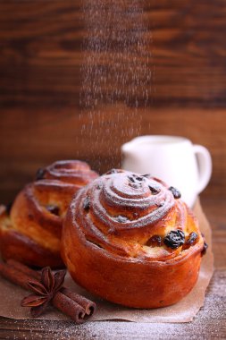 Kuru üzüm toz şeker ile buns